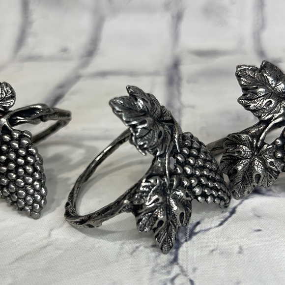 Pewter Napkin Rings Set of 4 Stamped Goddess Grape Vine Leaf Made in Thailand - Picture 4 of 8